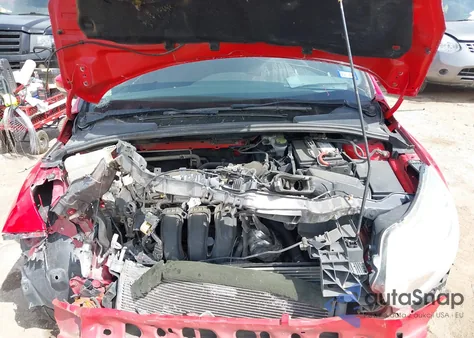 2014 Ford Focus Se z USA, uszkodzony, nr VIN 1FADP3F27EL362166